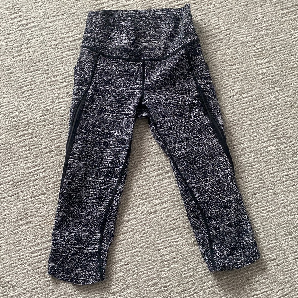 Lululemon Black White Mesh Crop Legging Size 4